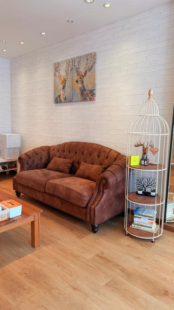 Comfortable lounge area at Issime Beauty JB